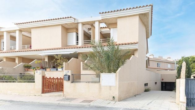 CaixaBank pone a la venta una casa en buen estado de 131 metros con 4 habitaciones y cocina amueblada por solo 35.400 euros