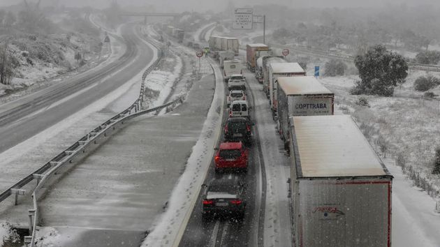 La AEMET confirma un arranque de diciembre muy inestable: avisos por borrascas y nieve en montaña