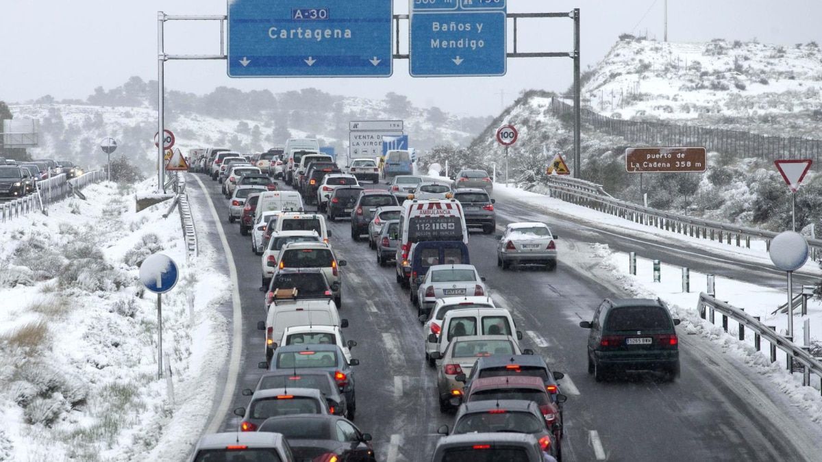 Retenciones en la A-30 a la altura de Murcia a causa del temporal de nieve