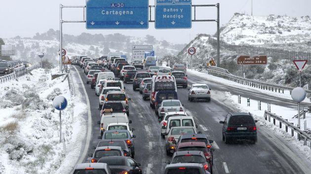 La AEMET pide que nos preparemos para lo que llega: un tren de frentes cruza España con lluvias persistentes, nieve desde 1.000 metros, heladas generalizadas y termómetros bajo cero