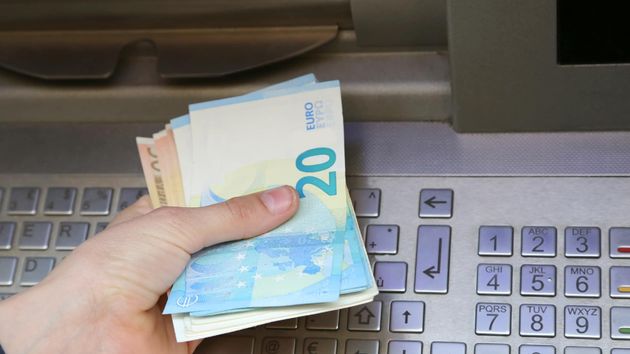 Cuándo se cobra el paro en diciembre de 2025: fechas oficiales de CaixaBank, BBVA, Santander y otros bancos