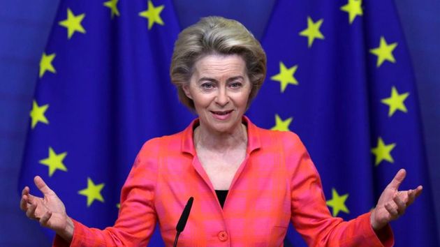 La UE establece nuevas normas que los dueños de perros y gatos tendrán que adoptar a partir de 2028  