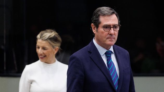 Yolanda Díaz junto a Antonio Garamendi