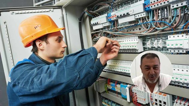 un electricista y el experto en trabajo