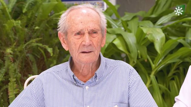 un jubilado centenario durante el programa