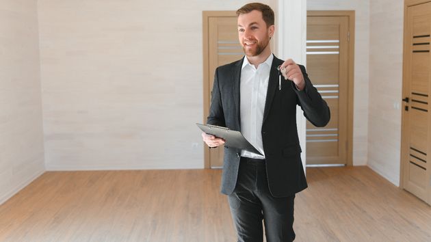 Un agente inmobiliario