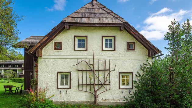 Una casa en un terreno