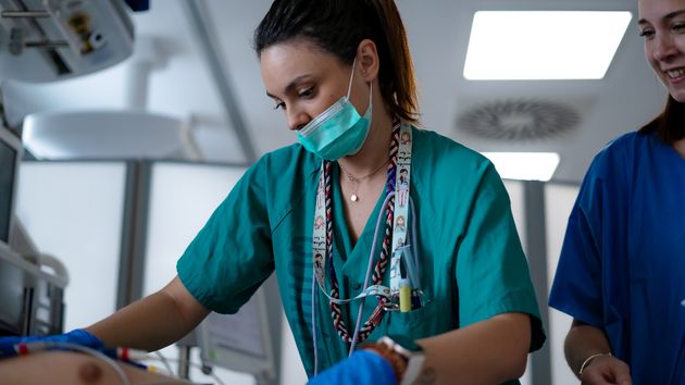 Una enfermera trabajando