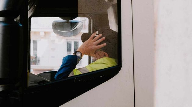 Un conductor durmiendo