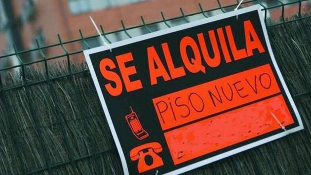 Cartel de se alquila de una vivienda