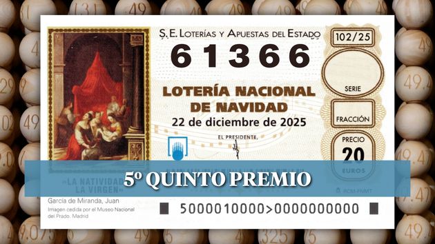 Niños de San Ildefonso cogiendo una de las bolas de los premios