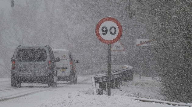 Carretera afectada por la nieve