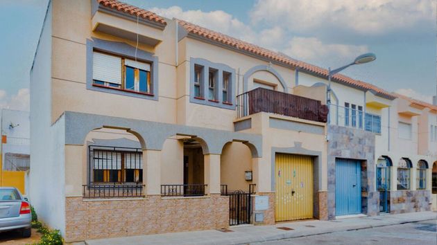 CaixaBank pone a la venta un chalet con 235 metros, 3 habitaciones y cocina amueblada por solo 23.000 euros