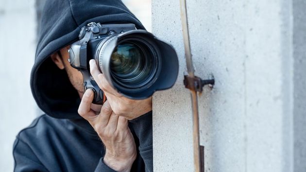 Una empresa investiga a un trabajador de baja con un detective privado, lo despide por jugar al golf y acaba condenada a indemnizarlo con 15.000 euros