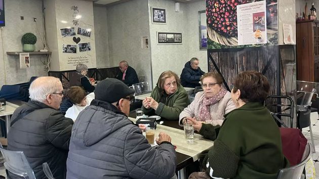 Clientela del Bar La Paz de Cartagena 