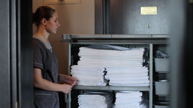 Yolanda, limpiadora de habitaciones de hotel