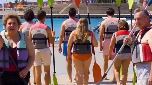 La mujer de 52 años de vacaciones con su familia.