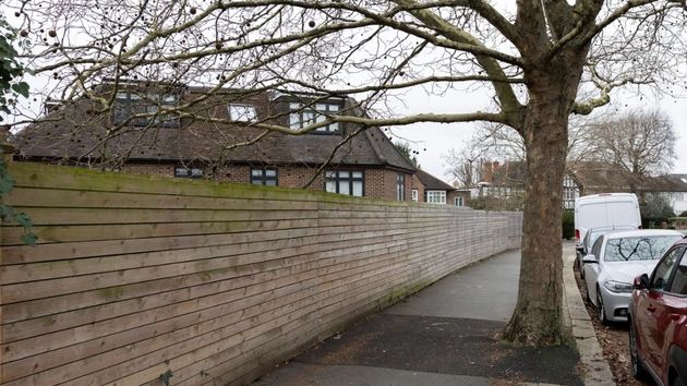 Vistas de la valla y la vivienda 