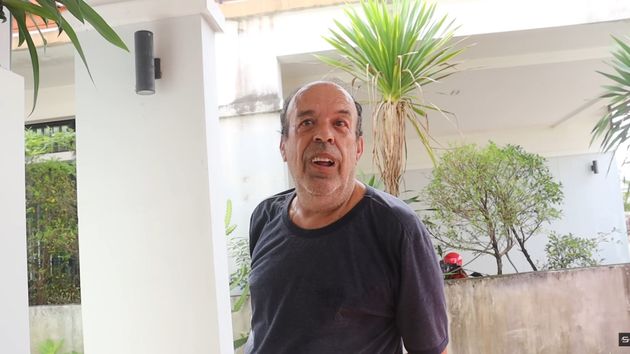 Alberto durante la entrevista en su casa de Tailandia