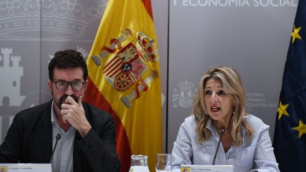 El secretario de Estado de Trabajo, Joaquín Pérez Rey y la ministra de Trabajo, Yolanda Díaz