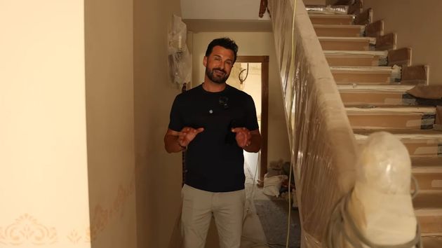 Quique Escrivá en uno de sus mini pisos