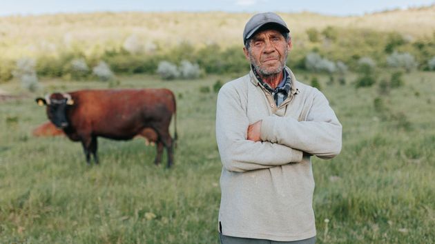 Un jubilado en un campo