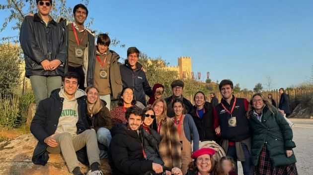 La mayoría de los hijos junto a su madre.