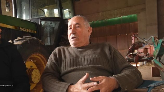 el tractorista durante la entrevista