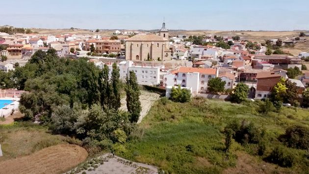 una vista del pueblo desde lejos