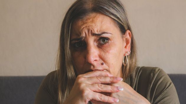 Una mujer conmocionada