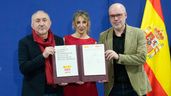La ministra de Trabajo, Yolanda Díaz, el secretario general de CCOO, Unai Sordo y su homólogo de UGT, Pepe Álvarez, durante la firma del acuerdo 