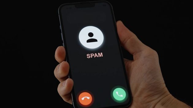un teléfono recibiendo una llamada spam