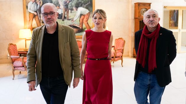 Los secretarios generales de CCOO y UGT, Unai Sordo y Pepe Álvarez, junto a la ministra de Trabajo, Yolanda Díaz