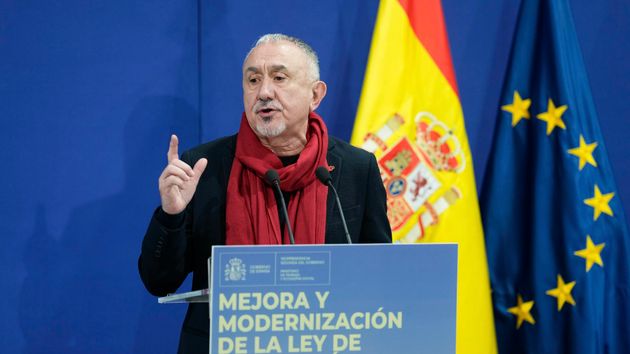 Pepe Álvarez en el atril