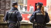 Dos agentes de la Ertzaintza