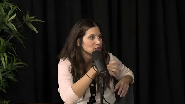 La joven, durante la entrevista.