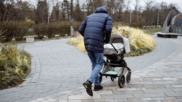 Los hombres infieles con una ‘doble vida’ tienen derecho a un doble permiso de paternidad: confirmado por la Seguridad Social