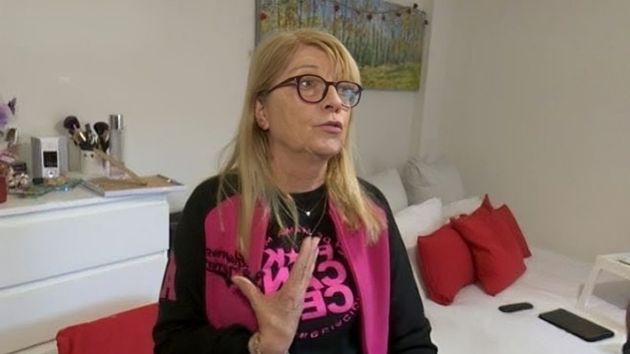 La jubilada en su habitación de 12 m2.