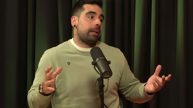 El español explicando su situación.