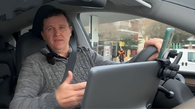 El trabajador explicando su situación