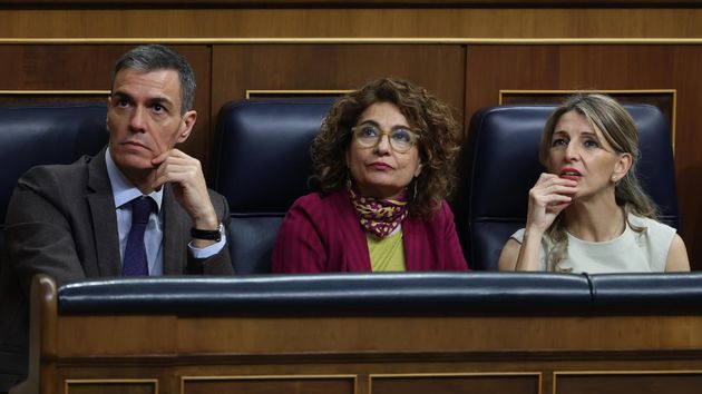 Pedro Sánchez junto a María Jesús Montero y Yolanda Díaz