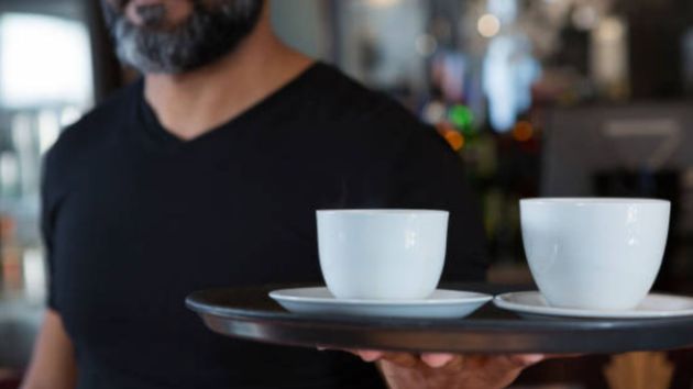 Un camarero en España. 