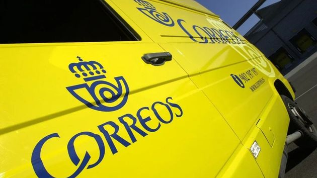 Una furgoneta de Correos