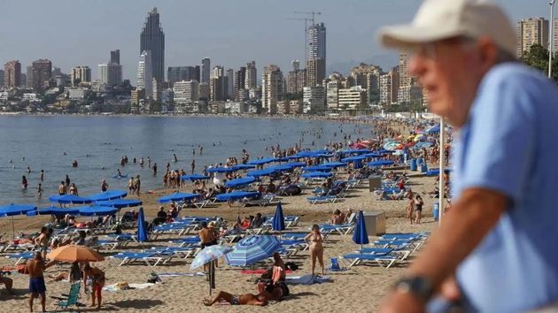 hombre playa benidorm