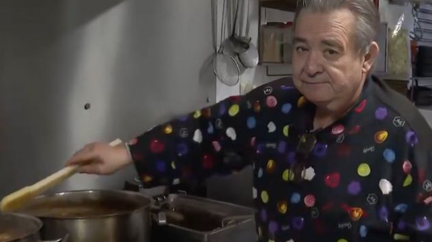 El hombre, durante la entrevista