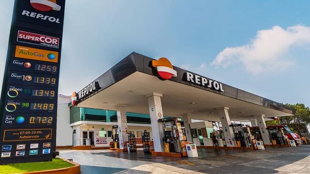 una gasolinera repsol