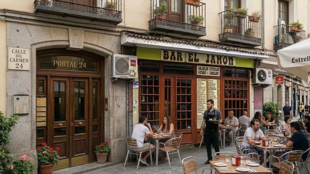 Bar junto al portal de una vivienda