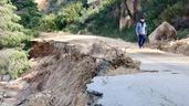 una carretera de un pueblo de Cádiz destrozada tras el temporal