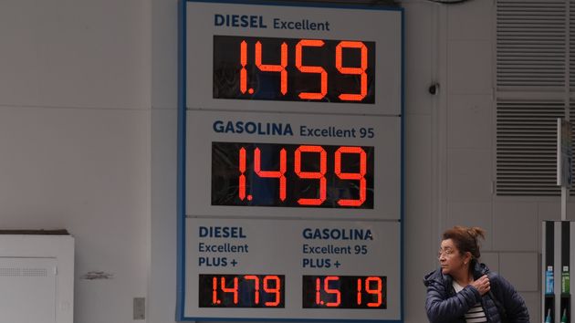 Pantalla de precios de una gasolinera