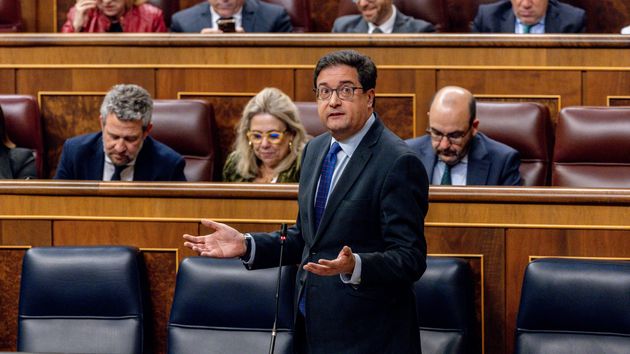 Óscar López interviene durante una sesión de control al Gobierno